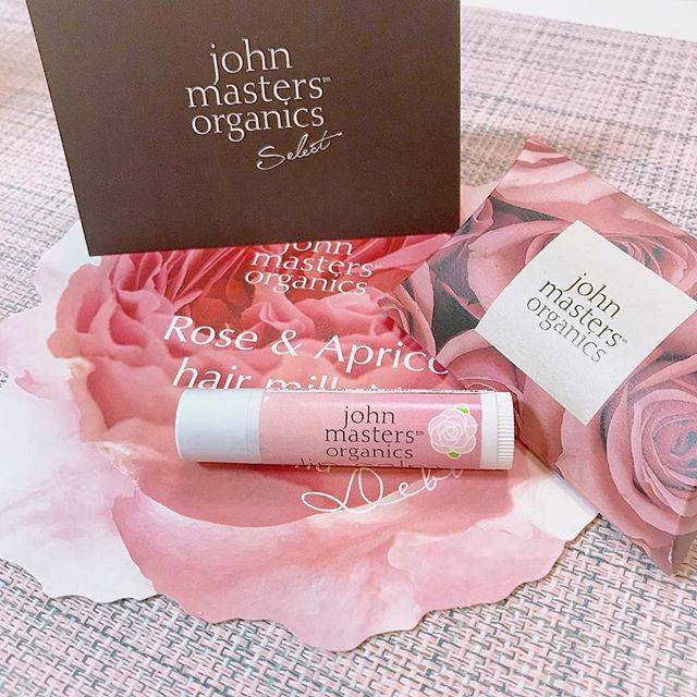 saki1988 on Instagram: “#Lipcream#johnmastersorganics#Rose . #ジョンマスターオーガニック の#限定#リップクリーム を見つけたので思わず購入♡大好きな#ローズ の香りに癒されてます☺︎ パッケージもいつもの#リップ とは違って可愛い#ピンク のデザインに…♡…” (74572)