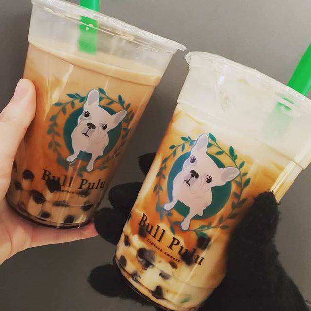 あみみん on Instagram: “渋谷ヒカリエ周辺に研修に行ったのでつい気になって買ってみました！ ｢Bull Pulu｣さんのタピオカドリンク✨(カップにブルドッグが！可愛い😍) 私が飲んだのは｢黒糖タイガーミルクティー｣友達が飲んだのは｢黒糖タイガーミルク｣です😋…” (75004)