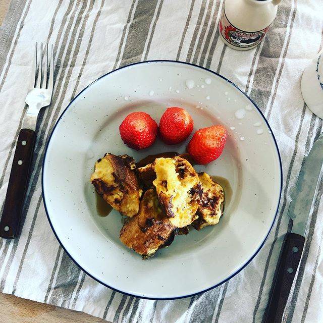 Kagu13 on Instagram: “残っていたviron のフランスパンと卵でフレンチトースト🥖🥚🇫🇷🇨🇦前の晩に卵液にバニラエッセンスを入れて浸けておくだけで、プリンのような香りと食感に🍮なんて素晴らしい料理なのか、そして経済的で楽なのか、明日はバナナチョコ味にしようかなぁ🍌🍫🤤 #goodmorning…” (75063)
