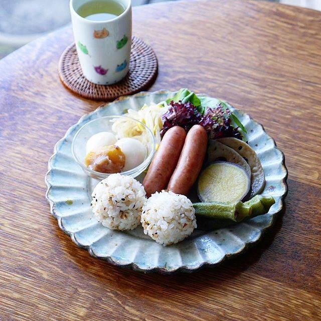 Hiromi（or Yunyun） on Instagram: “today’s breakfast 今日は和風地味朝ごはんでした。 ウィンナーがメインのように…。 デザートは冷凍ストックの白玉に 大事にとっておいた桜井甘精堂の 栗かの子をトッピング。 竹風堂か桜井甘精堂推しです。 バレンタインなので豪華版。 ・ 昨日はスーパーに行っただけで…” (75066)