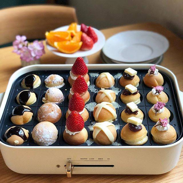 みか on Instagram: “2019.2.14  おはようございます  今日のあさごはんは  トッピングミニホットケーキ❤︎ *  右から ・桜クリーム ・あんバター ・チーズ ・いちごクリーム ・さとう ・チョコ *  SHOWAホットケーキミックスを 使ってたこ焼きプレートで ミニミニホットケーキを…” (75085)