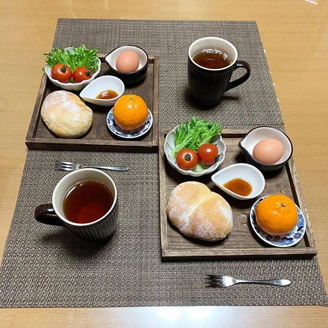 @shinochan07 on Instagram: “今朝の朝食🍴は、 🌸白パン 🌸ゆで玉子 🌸ミニサラダ 🌸コーヒー 🌸みかん（買った物）を作りました💖 昨日、レッスンで習った白パンふわふわで美味しかったです😋 形成が難しかったので、復習しなきゃです😆…” (75222)