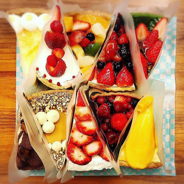Niku_aizawa on Instagram: “..おみや頂きました🍰😍間違いなく美味しいやつ‼..#キルフェボン #青山#ケーキ#ケーキ祭り #奪い合い” (75289)