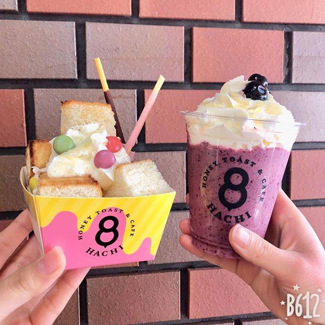 HONEY TOAST & CAFE HACHI アメ村店 on Instagram: “おはようございます☀ . . 食べ歩きできる商品なので お買い物の途中や帰りにお店に遊びに来てください〜😻 . スタッフ一同お待ちしてますね〜！ . #新食感スイーツ  #はちみつ #HT8 #HACHI #HACHIスイーツ #アメ村  #Japan #osaka…” (76877)