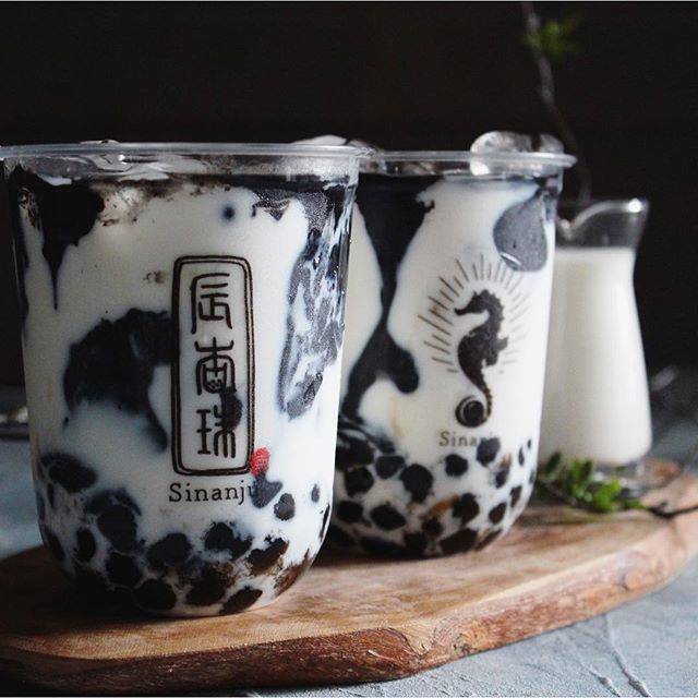 辰杏珠 Sin an ju on Instagram: “当店スタッフに人気の黒ごまミルクオレ✨  香り豊かな風味を持つ黒ごまと濃厚なミルクは 相性抜群！  気がつけば飲み干しちゃった！ってくらいゴクゴクいってしまうおすすめ商品です♡…” (76962)