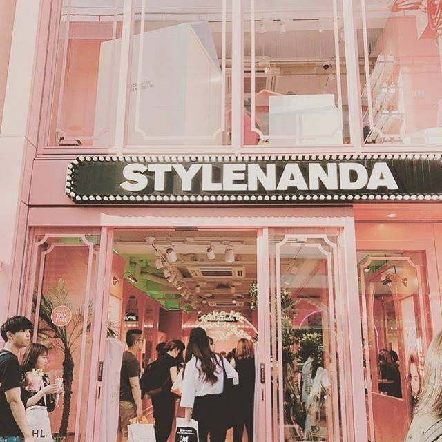 Riho on Instagram: “#stylenanda また行きたい🧁🙃 #3ce #原宿#takeshitastreet#takeshitastreetharajuku  #tokyo#スタイルナンダ#スタイルナンダ原宿#韓国コスメ#cosme#東京#pinkpinkpink #おしゃれさんと繋がりたい…” (77914)