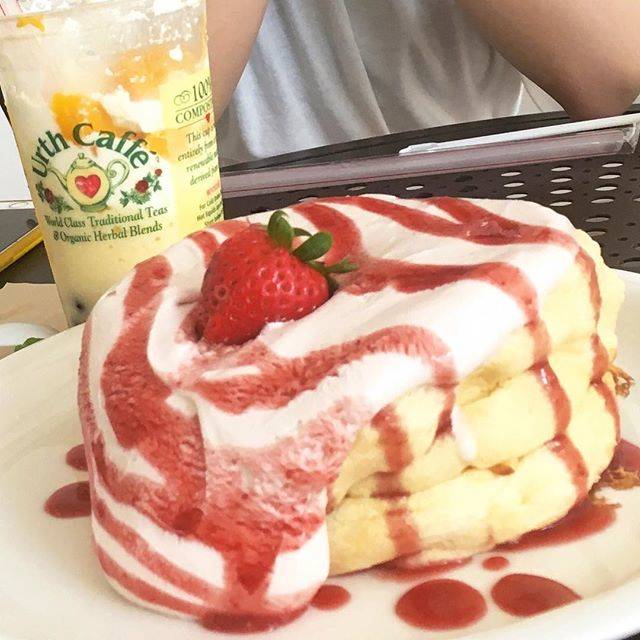 @k__ori2929 on Instagram: “.#urthcaffe にある.#いちごマスカルポーネパンケーキ🍓🥞 .ふわふわで美味しすぎた！！！_#表参道カフェ#tastime#カフェ巡り” (78590)