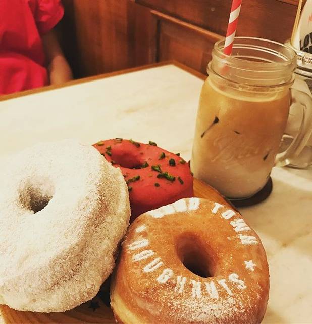 strawberry on Instagram: “#グッドタウンドーナツ #明治神宮前カフェ #原宿カフェ #明治神宮前 #ドーナツ #goodtowndoughnuts #紙ストロー #doughnut #meigigingumae #harajukucafe #harajuku #ラズベリーピスタチオ…” (79161)