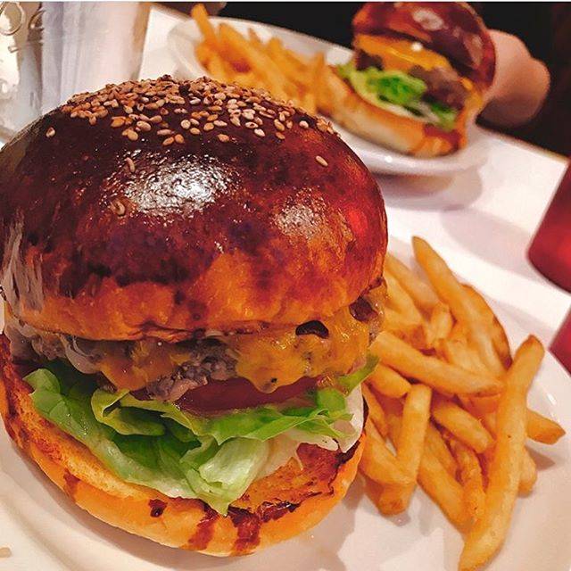 RETRIP<リトリップ>グルメ on Instagram: “【RETRIP×原宿】 都内の人気ハンバーガー屋の１つである「THE GREAT…” (79306)