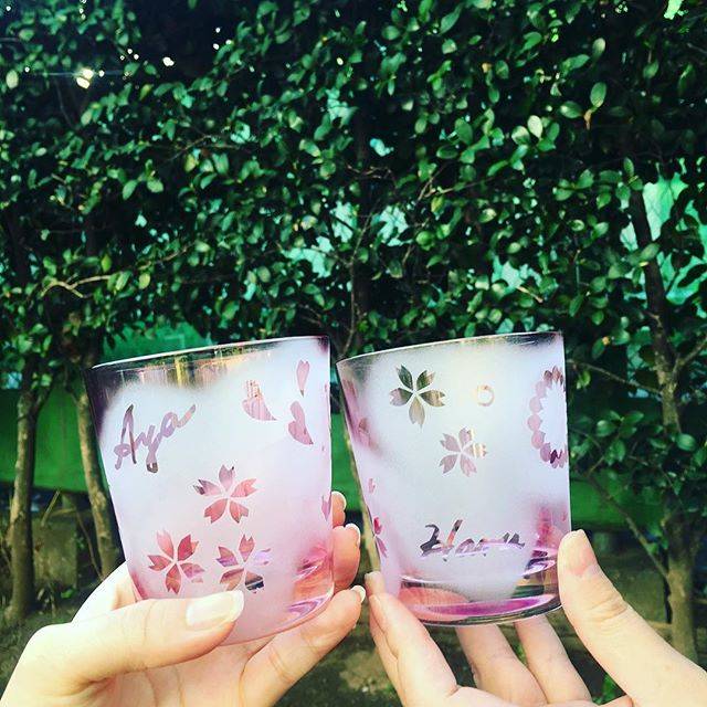 Aya Otani on Instagram: “ガラスアートの体験行ってきたー★ ••••••••#ガラスアート #初体験 #また行きたい #ピンクのグラス #まだ使ってない #glass #glassart #springtheme #feelingartsy #proudofmywork” (82082)
