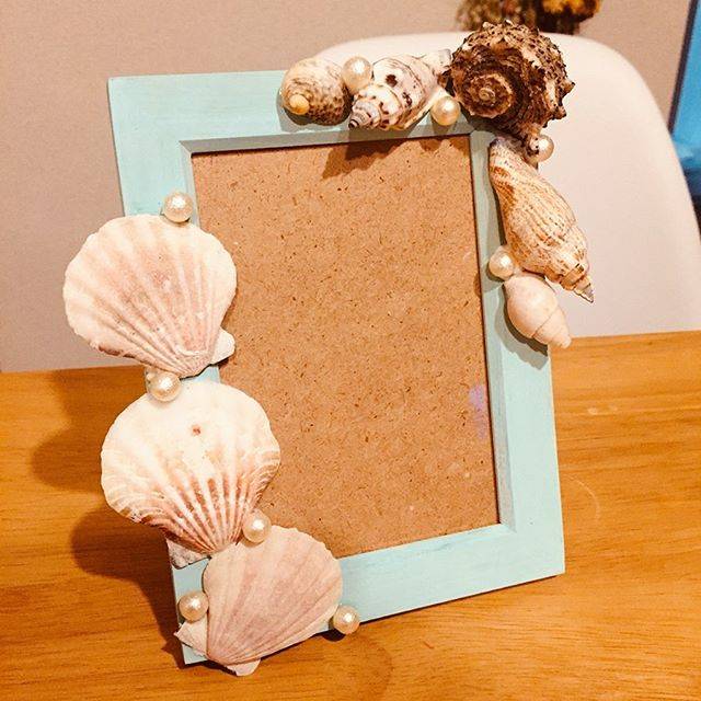 nozaki on Instagram: “実はまだ母の日をできていなくて、お母さんに写真たてが欲しいっていわれたので手作りしてみましたちゃんと貝殻がくっついてるか不安😅明日送ります#てづくり雑貨 #貝殻アート #夏” (83092)