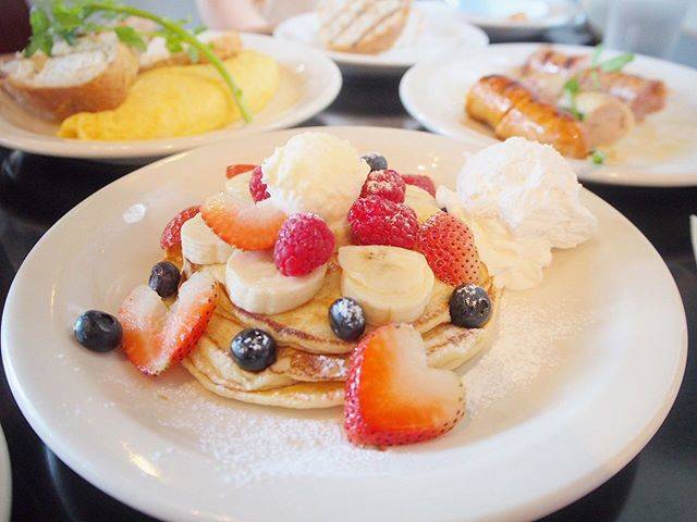 田中liaison:) on Instagram: “* 元テラスハウスメンバーの、りさこちゃんにお店で遭遇したー〜 美人だったー〜 パンケーキは口コミ通り、モチモチしていてしょっぱい生地だったけど、大き過ぎずちょうど良かったー〜 ランチはドリンとサラダ付くからオススメー〜 * #lunch #cafe #pancakes…” (85019)