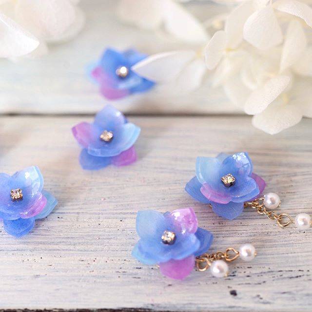 ジュネ on Instagram: “JUNE＊ジュネのプラバンアクセサリー﻿ ﻿ 紫陽花のピアスとイヤリングです(*´꒳`*)﻿ ﻿ こちらはジュネの定番の紫陽花アクセサリー。﻿ 青い紫陽花です。﻿ ﻿ ジュネは鎌倉の明月院の青い紫陽花が大好き。﻿ なぜか、普通の紫陽花カラーよりも心惹かれる…﻿ ﻿…” (85207)