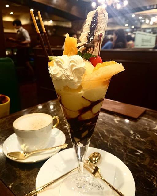 @hiroko_ina on Instagram: “このチョコレートパフェ好み♥️ #珈琲貴族エジンバラ #珈琲貴族 #チョコレートパフェ #純喫茶 #喫茶 #新宿 #sweets #parfait #chocolate #cafe #shinjuku” (85939)