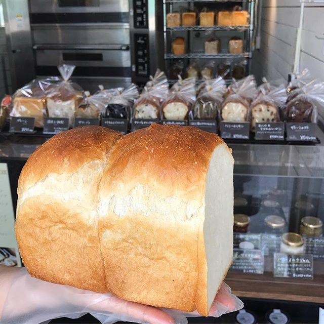 （株）nigiru on Instagram: “こんにちは！ 今日はお花見日和ですね✨  本日も美味しいパンたくさんご用意しております！  おすすめはイギリスパン🎶 オーガニックのサンフランシスコ小麦100%を使用しておりトースト向けのパンです！  ご来店、ご予約お待ちしております。  本日のラインナップです ◎プレーン…” (87321)