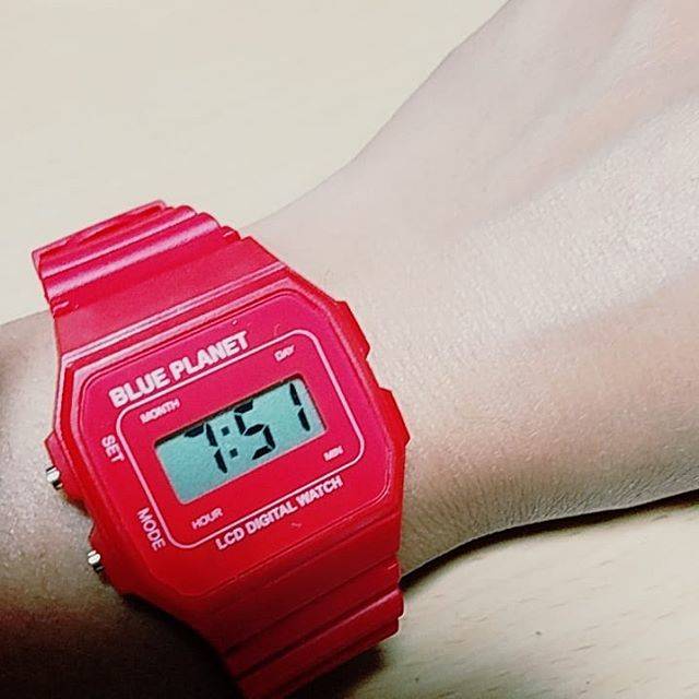 けーこ on Instagram: “腕時計⌚買いました♪#腕時計#久しぶり#あか#だのに#BLUE_PLANET #？#青い惑星#？#かわいい#お高い時計より#100均時計#笑” (87464)