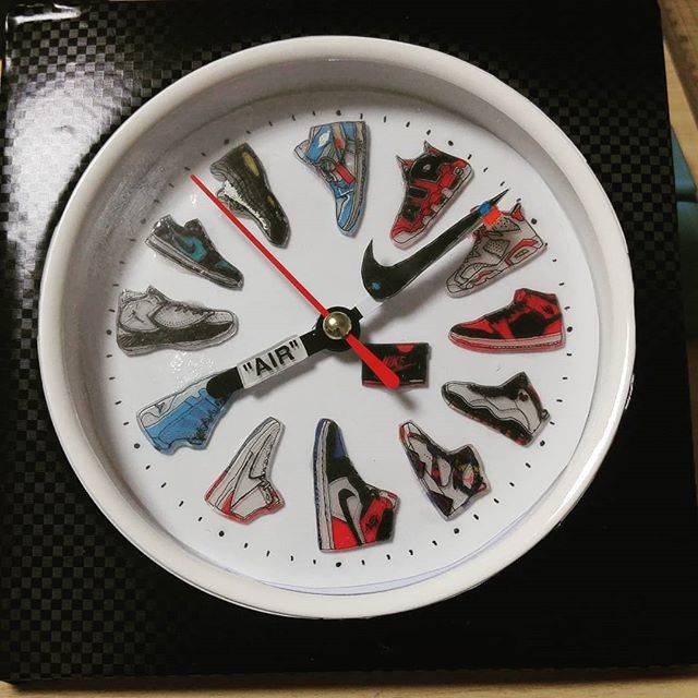 Tetsuya Nishimura on Instagram: “久しぶりに時計を作りました。 今度は、NIKEスニーカー時計です。 あんまりスニーカーには詳しくないのですが、スニーカー好きの人が分かればいいかな。 まだ途中の物もあるけど、ゆっくり作ります。 #プラ板  #100均時計  #100均時計アレンジ  #スニーカー時計 #NIKE…” (87477)