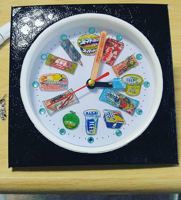 Tetsuya Nishimura on Instagram: “休みで、時計を仕上げました。今度は、アイス時計を作りました。お酒時計の後に作ろうと思ったので、涼しい時期になってしまいました。#プラ板 #プラバン #100均時計 #100均時計アレンジ #アイス時計#アイス #ガリガリくん#チョコモナカジャンボ” (87478)