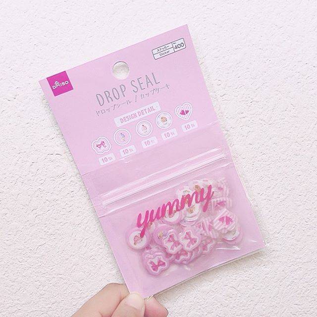 maho on Instagram: “...ダイソーの新しいフレークシール💕👗..可愛すぎて迷わず手にとってしまった😳✨,.#pink #daiso #dropseal #cupcake #heart #❤️.#ダイソー #ドロップシール #ダイソーシール #カップケーキ #ピンク” (87537)