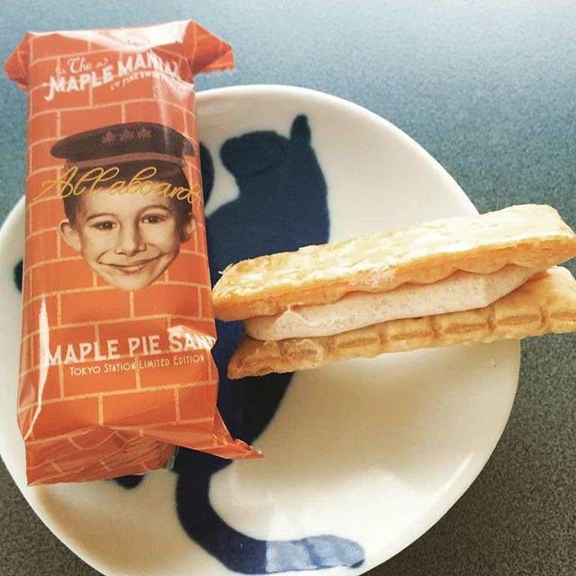あんちゅん on Instagram: “#メイプルマニアダンナさんが買ってきてくれました🎵#東京駅グランスタ限定#メープルパイサンド袋を開けた途端メイプルの香りサックサク🎵パイは初めて食べたけど美味しかったぁ🎵クッキーもフィナンシェも美味しいしメイプルマニア間違いない👍#おいしいもの#パイ” (88021)