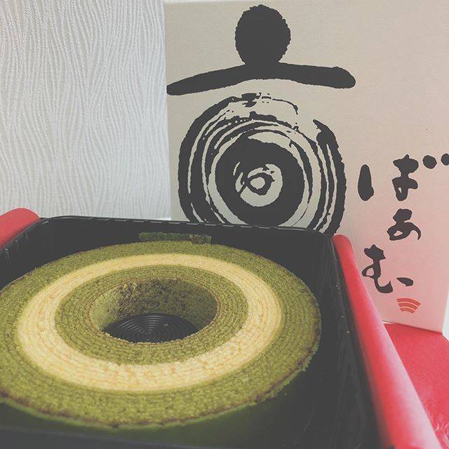 リノ on Instagram: “..バームクーヘンあんま好きじゃないけどこれだけは大好きやねんな😋❤...#京ばあむ #抹茶 #抹茶スイーツ #バームクーヘン” (88089)