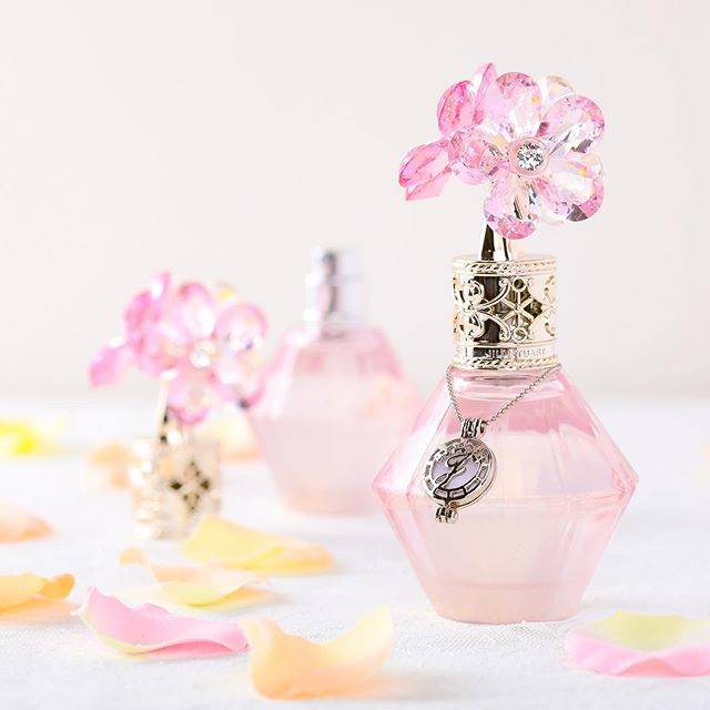 ジルスチュアートビューティ on Instagram: “JILL STUART Crystal Bloom Beloved Charm fragrance limited items . 9月6日(金)発売 ～Crystal Bloom Beloved Charm～ . 香りには不思議な力がある。…” (89945)