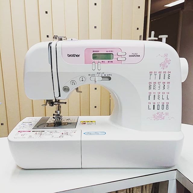 東京VIPラウンジ on Instagram: “家庭用ミシンレンタルやってます！  ただいま、今週と来週空いてます。 ご予約は→03-3548-0146  ミシン利用お一人様800円～  #ミシンレンタル #ハロウィン #ハロウィンコーデ #halloween #裁縫 #アイロン #コスチューム #手作り衣装 #文化祭…” (90612)