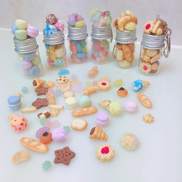 Moe'uhane❁*·⑅ on Instagram: “ミニチュア小瓶キーホルダー#樹脂粘土 #クレイ #ハンドメイド #フェイクスイーツ #フェイクスイーツアクセサリー #キーホルダー #ミニチュアフード#clay #fake sweets” (91006)