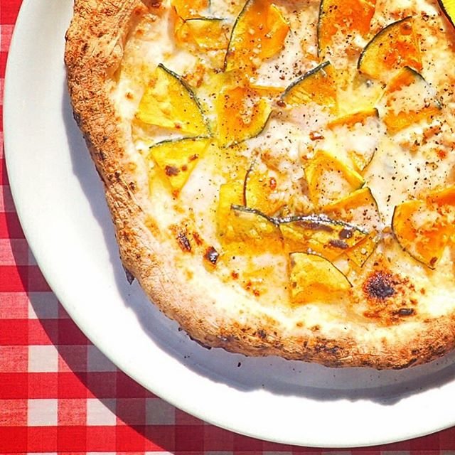 PIZZA_KEVELOS_TOKYO on Instagram: “#季節のピッツァ #メープル #パンプキン  3種のチーズソースに 生クリームを加え カボチャとクルミをトッピングし、 仕上げにメープルシロップをかけた ハロウィン期間限定のピッツァ！  チーズの塩気とカボチャの甘さの ハーモニーは ブランチにピッタリなピッツァ！  #期間限定…” (91902)