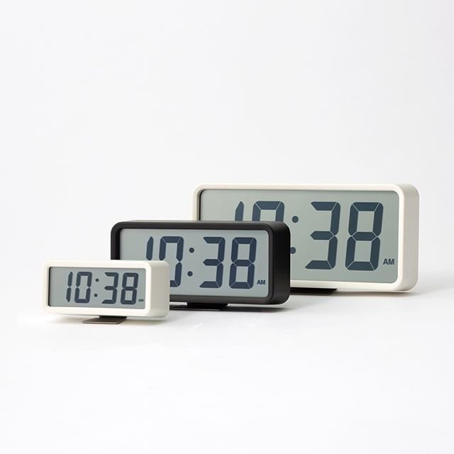 MUJI無印良品 on Instagram: “デジタル時計│Digital Clock なにより時刻が見やすい時計。 上下左右、より広い角度から液晶表示が見やすいデジタル時計です。 「時刻の確認」という原点に返り、「時と分」をバランスよくデザインしました。 Easy to read clock. Digital clock…” (92328)