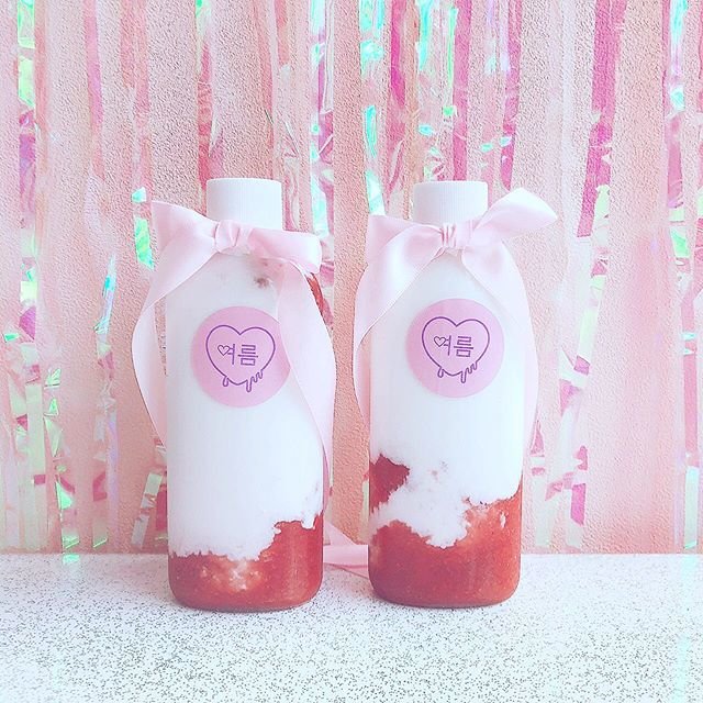 여름♡cafe yolum on Instagram: “ヨルムで1番人気の🍓ストロベリーミルクが リニューアルしました🍓 （リボンはついていません）  photo by M . . . #cafeyolum#カフェヨルム#yolumlovesyou #harajuku#cafe#pink#koreancafe#bottled…” (92356)