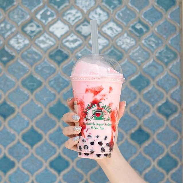 Urth Caffe Japan on Instagram: “﻿Strawberry Boba Blended🍓🥤﻿﻿暑い日には、ブレンダーでアイスクリームと氷を混ぜたシャーベット状のBLENDEDがオススメです🍨✨” (92819)