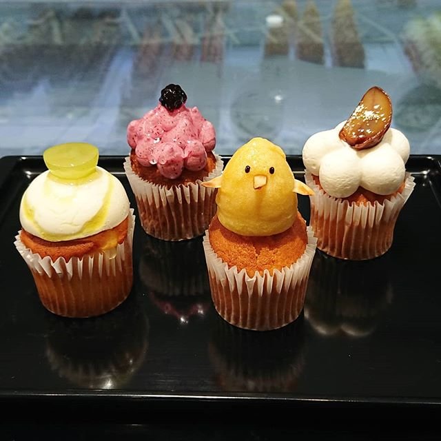 Fairycake Fair on Instagram: “9月に入り、フレッシュカップケーキのラインナップも一新！ 左から ・マスカットチーズケーキ ・いちじくカシス ・ひよこスイートポテト ・栗のショートケーキ 秋の味覚満載です！  #fairycakefair  #cupcake  #東京駅 #東京土産  #改札内 #銀の鈴近く…” (93679)
