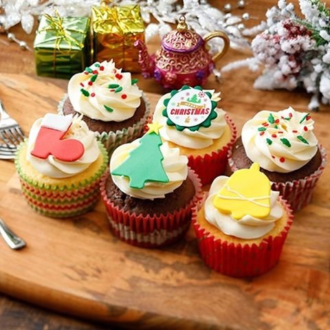 Bellas Cupcakes on Instagram: “🧁🎄 🔔クリスマスカップケーキ🧁🎄🔔 好評発売中です！オンラインショップで6種類からセレクトしてくださいね❤ 週末にご注文が集中しております。早めにご予約お願いいたします✨  Christmas season has come! 🎄❄ Let's enjoy the…” (93705)