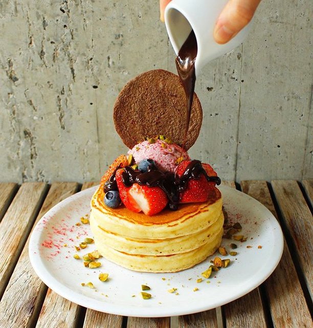 TYSONS & COMPANY on Instagram: “・ 「crisscross バレンタインパンケーキホットチョコレートソース」 Valentine’s Special Pancake…” (96026)