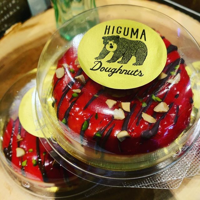HIGUMA Doughnuts on Instagram: “ヒグマのバレンタインあるよー🐻❗️ 自家製のラズベリーソースにヴァローナのちょっとビターなチョコが合うんだこれが。 バレンタインという理由で、自分向けに買ってく人多数です😆　明日まで！お待ちしてまーす🐻👍 #バレンタイン　#valentine #valentineday…” (96895)