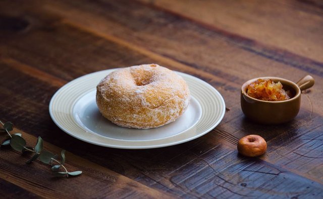 haritts on Instagram: “イタリア、バレンシア産のオレンジピールを使用した、柑橘系ドーナツです。 這是用義大利巴倫西亞產的橘子皮的甜甜圈。 Valencia orange peel in the dough.  #haritts #donuts #coffee #cafe #Tokyo #Taiwan…” (96913)