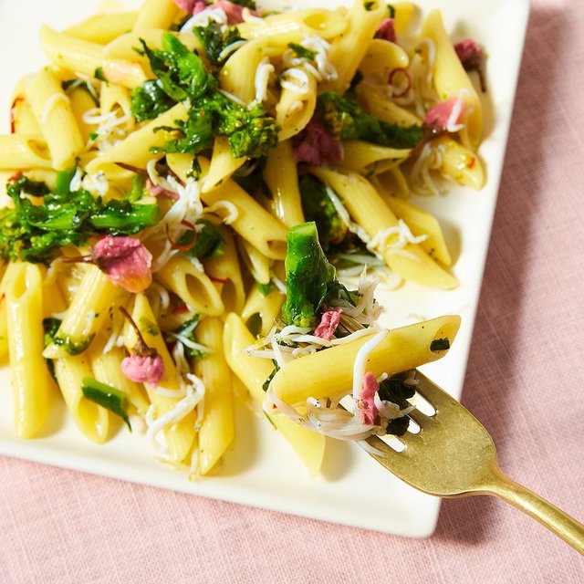 プリンチ®公式 on Instagram: “シラスを意味するイタリア語「ビアンケッティ」。実は日本と同じくイタリアでも、春にかけて、シラスや菜の花の味わいを楽しむ食習慣があります。  SAKURAシリーズとしてご提案しているビアンケッティ＆さくらは、ペンネにシラス・菜の花・さくらの塩漬けを和え、ペペロンチーノ…” (97786)
