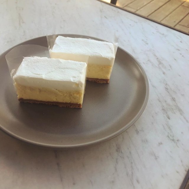 GARDEN HOUSE CRAFTS on Instagram: “. 【新商品のご紹介】 1月15日からチーズケーキが仲間入りしました🧀  低温でじっくり焼いた、なめらかな口溶けのチーズケーキ。 サワークリームフロスの酸味とクッキー生地がアクセント。  ぜひコーヒーとご一緒にお召し上がりください☕💭 . #gardenhousecrafts…” (97832)