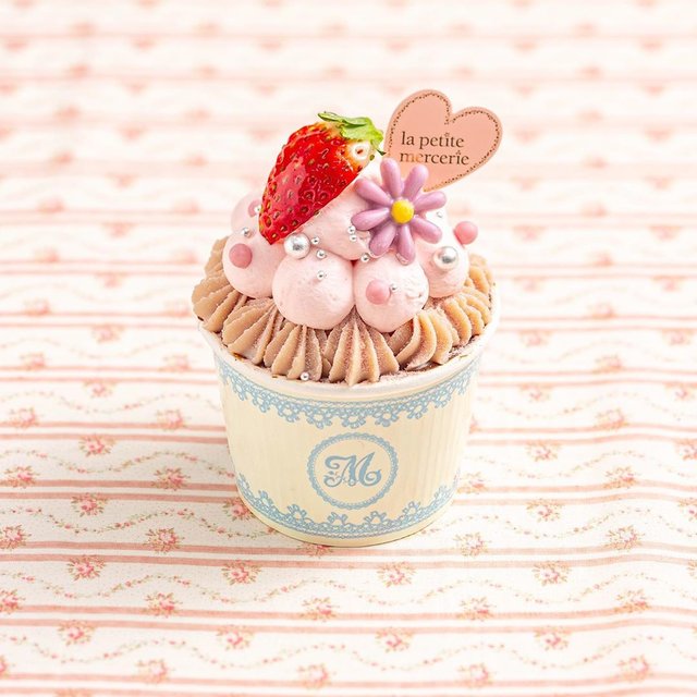 ラプティメルスリー on Instagram: “1/15から販売🎀 ルビーショコラの生チョコケーキ😋🍰 . チョコクリームやスポンジ、パイを重ねたカップケーキに、ルビーチョコレートを使用した生チョコといちごクリームをデコレーションしました🍓🍫 . バレンタインデーにもぴったりな可愛らしいカップケーキです😍 .…” (97994)