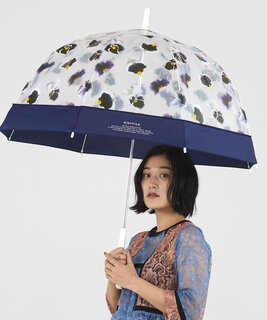 こちらもドーム型の傘。まあるい形が可愛いよね。...
